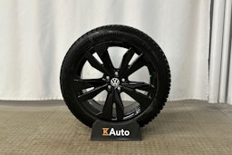 sininen Volkswagen ID.4 2024 kuva 13.