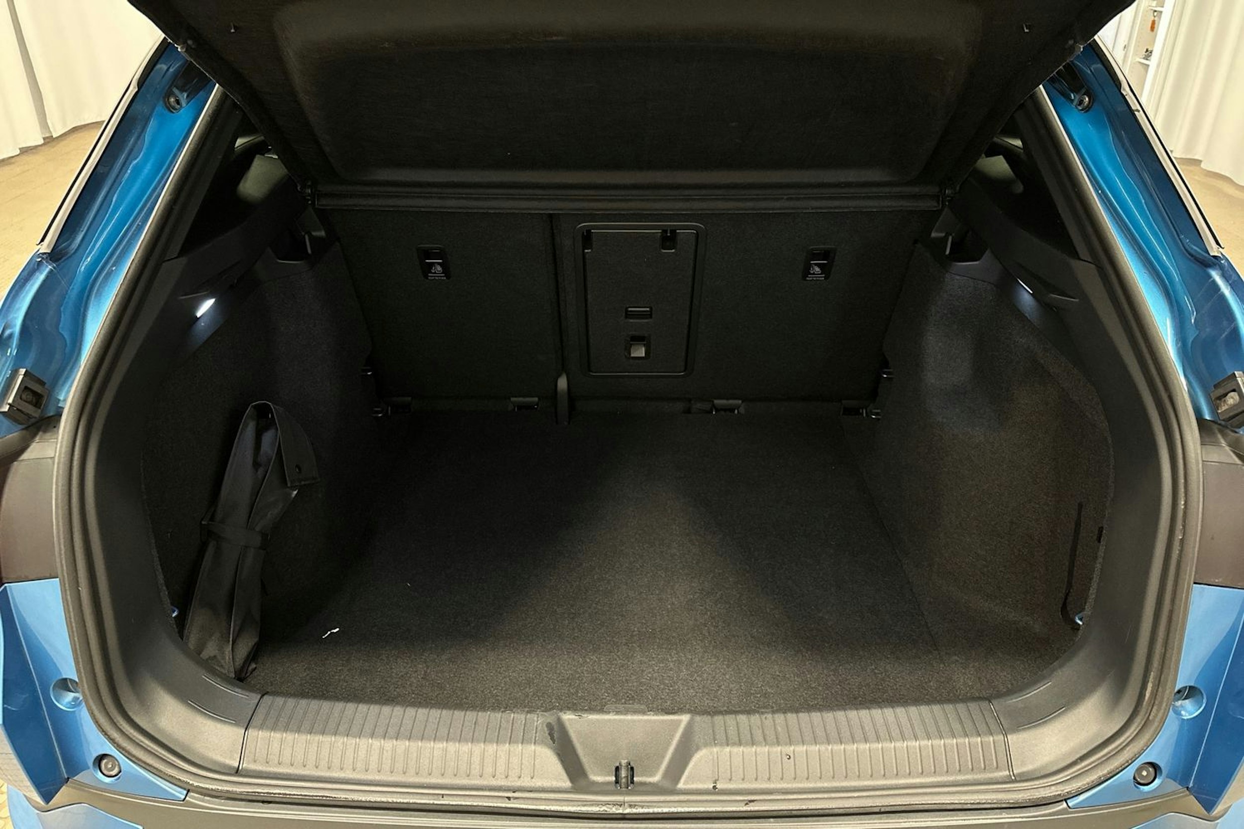 sininen Volkswagen ID.4 2024 kuva 14.