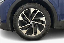 sininen Volkswagen ID.4 2024 kuva 9.