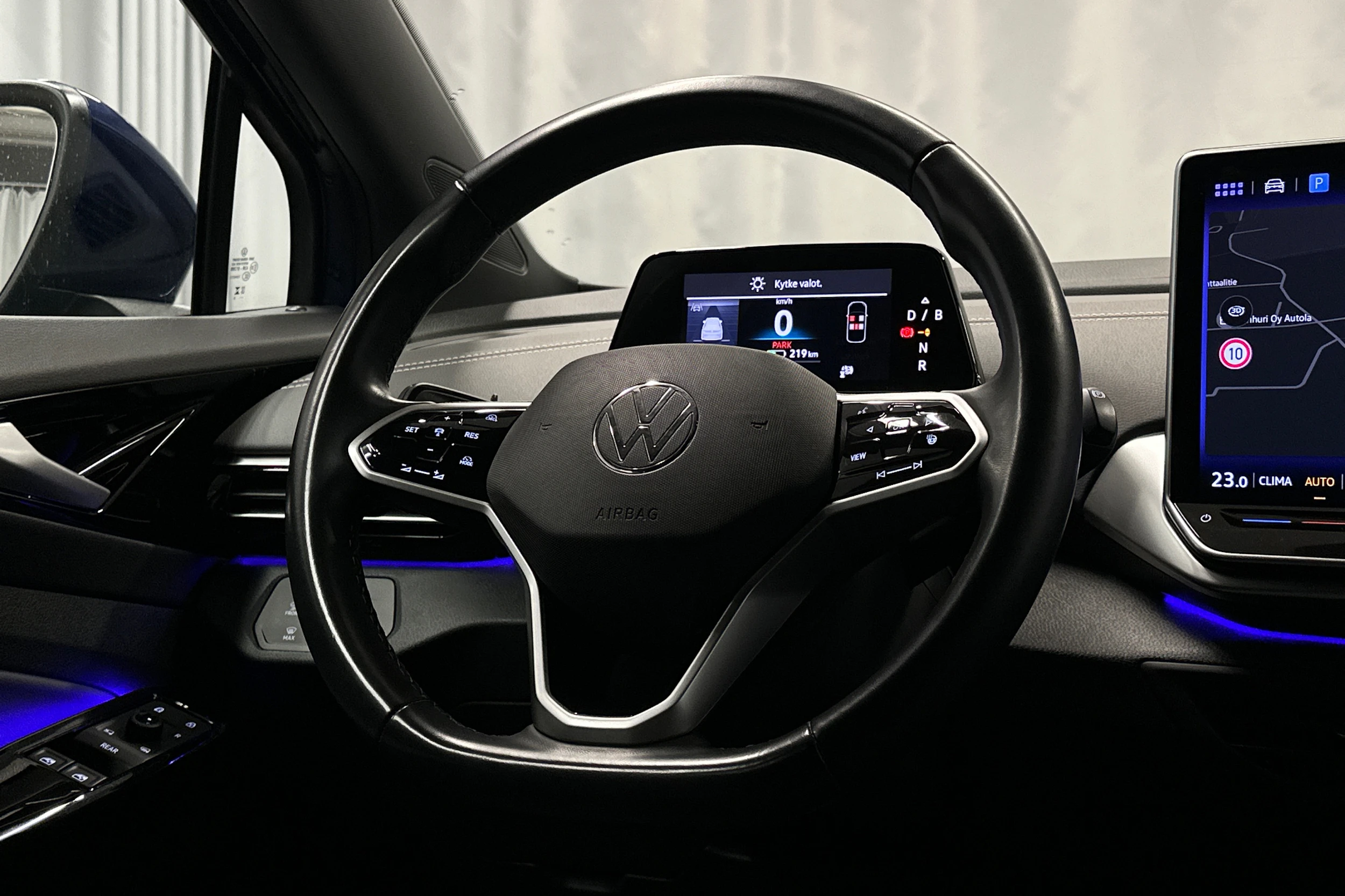 sininen Volkswagen ID.4 2024 kuva 17.