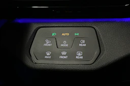 sininen Volkswagen ID.4 2024 kuva 22.
