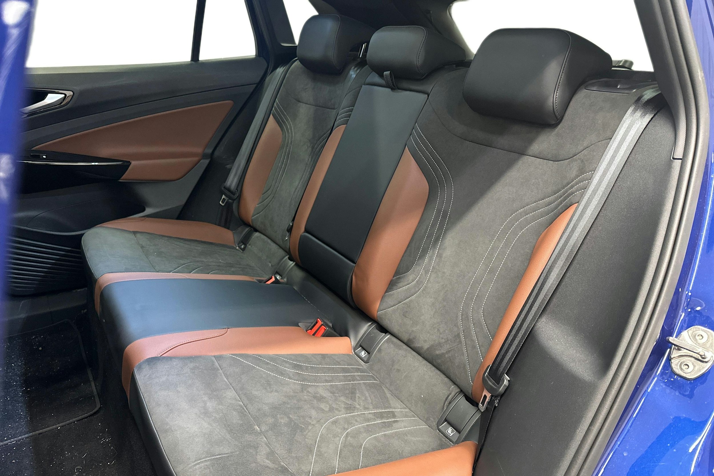 sininen Volkswagen ID.4 2024 kuva 10.