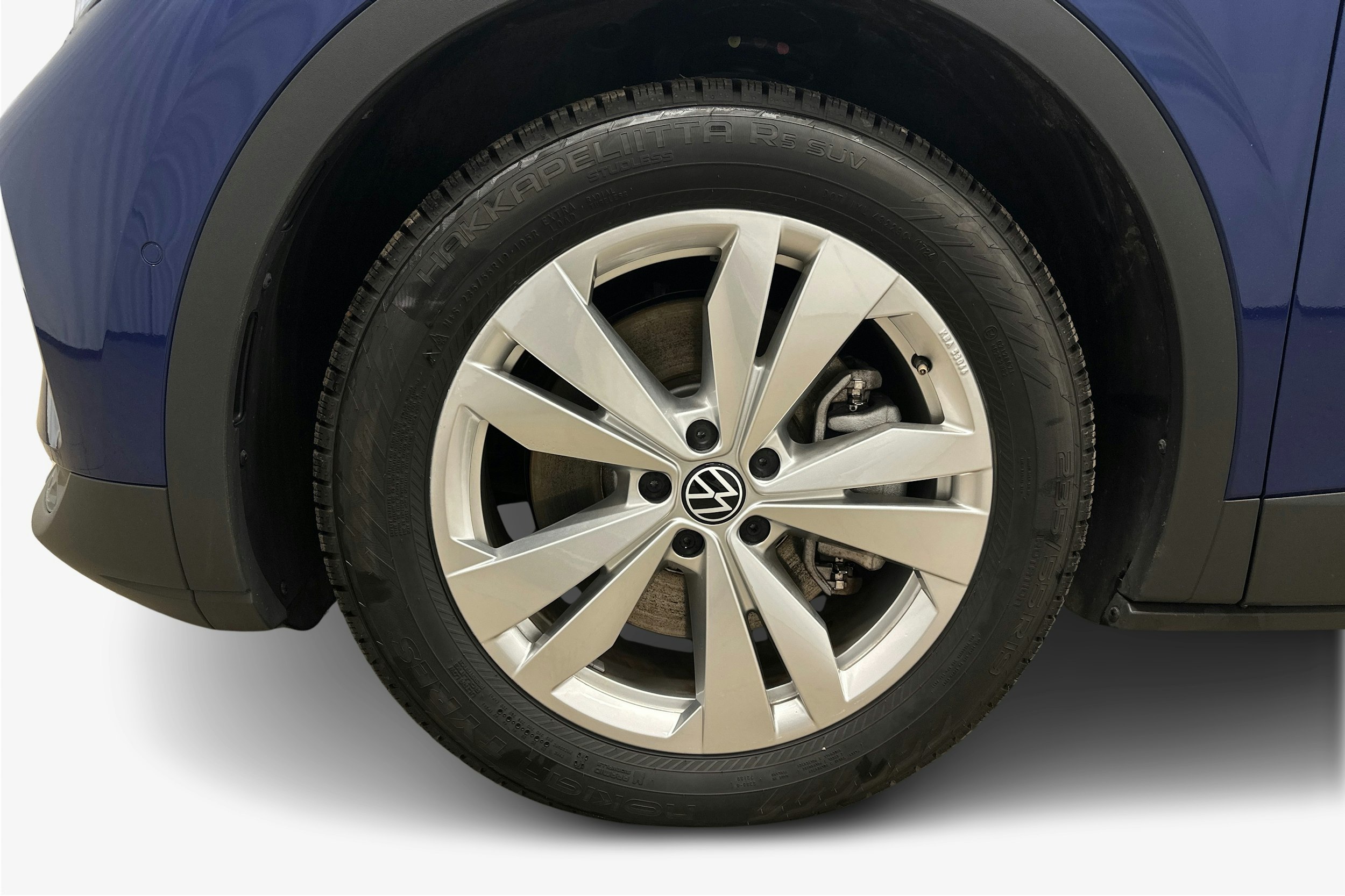 sininen Volkswagen ID.4 2024 kuva 11.