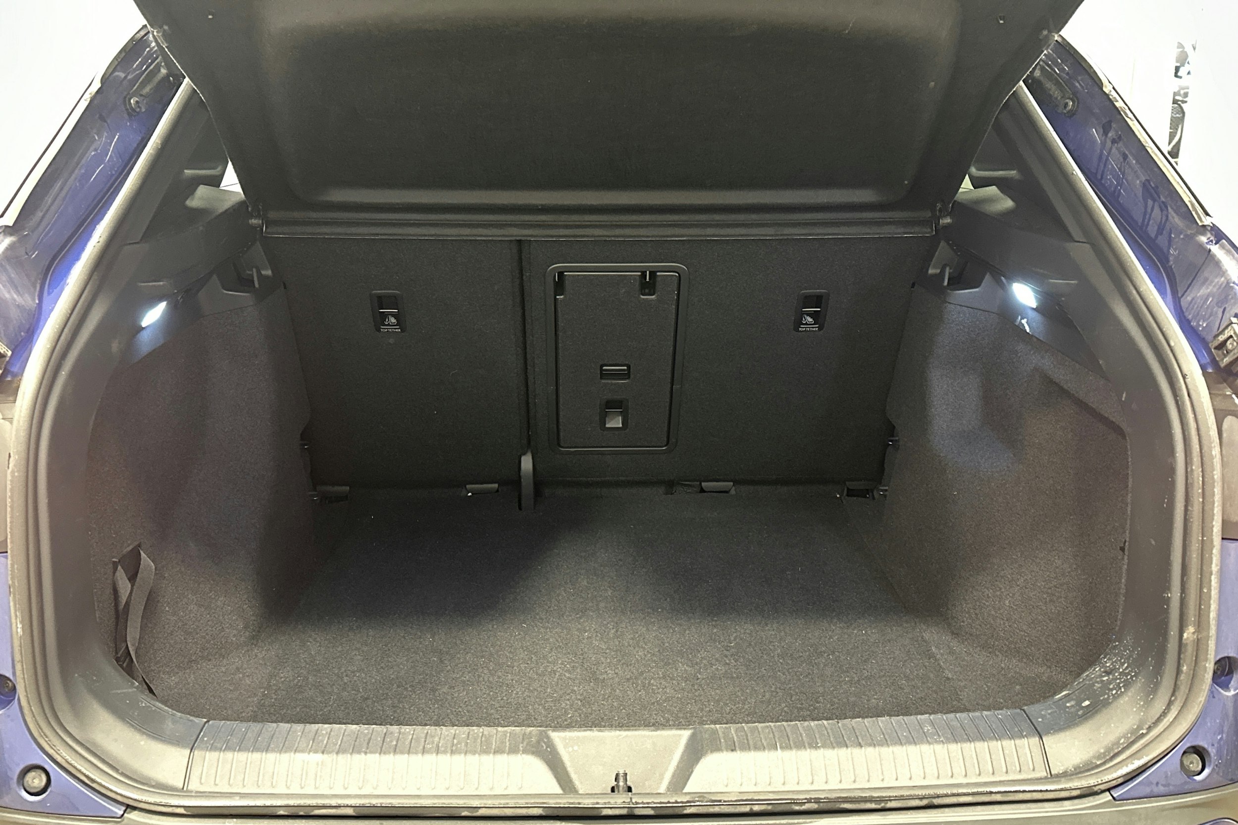 sininen Volkswagen ID.4 2024 kuva 14.