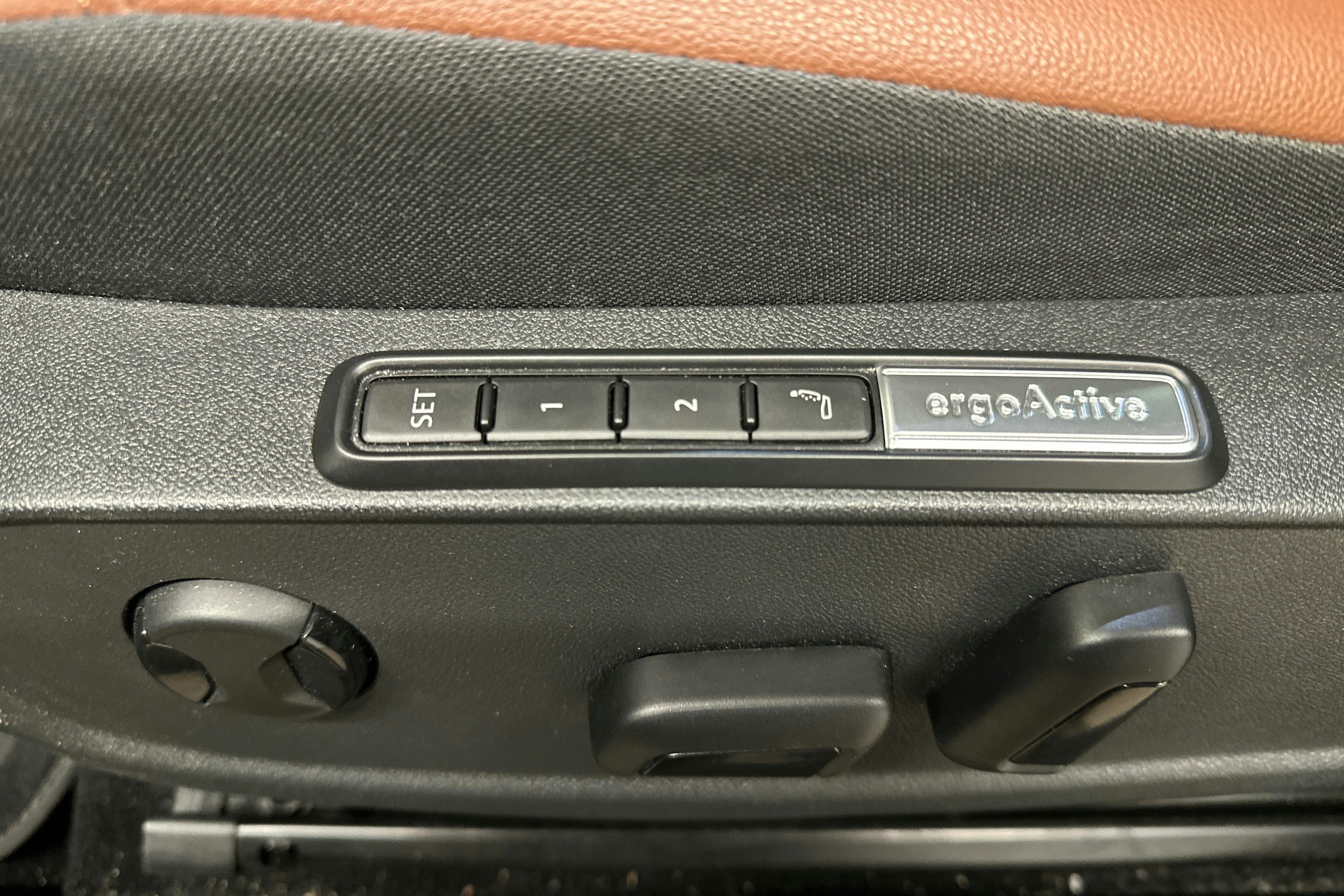 sininen Volkswagen ID.4 2024 kuva 17.