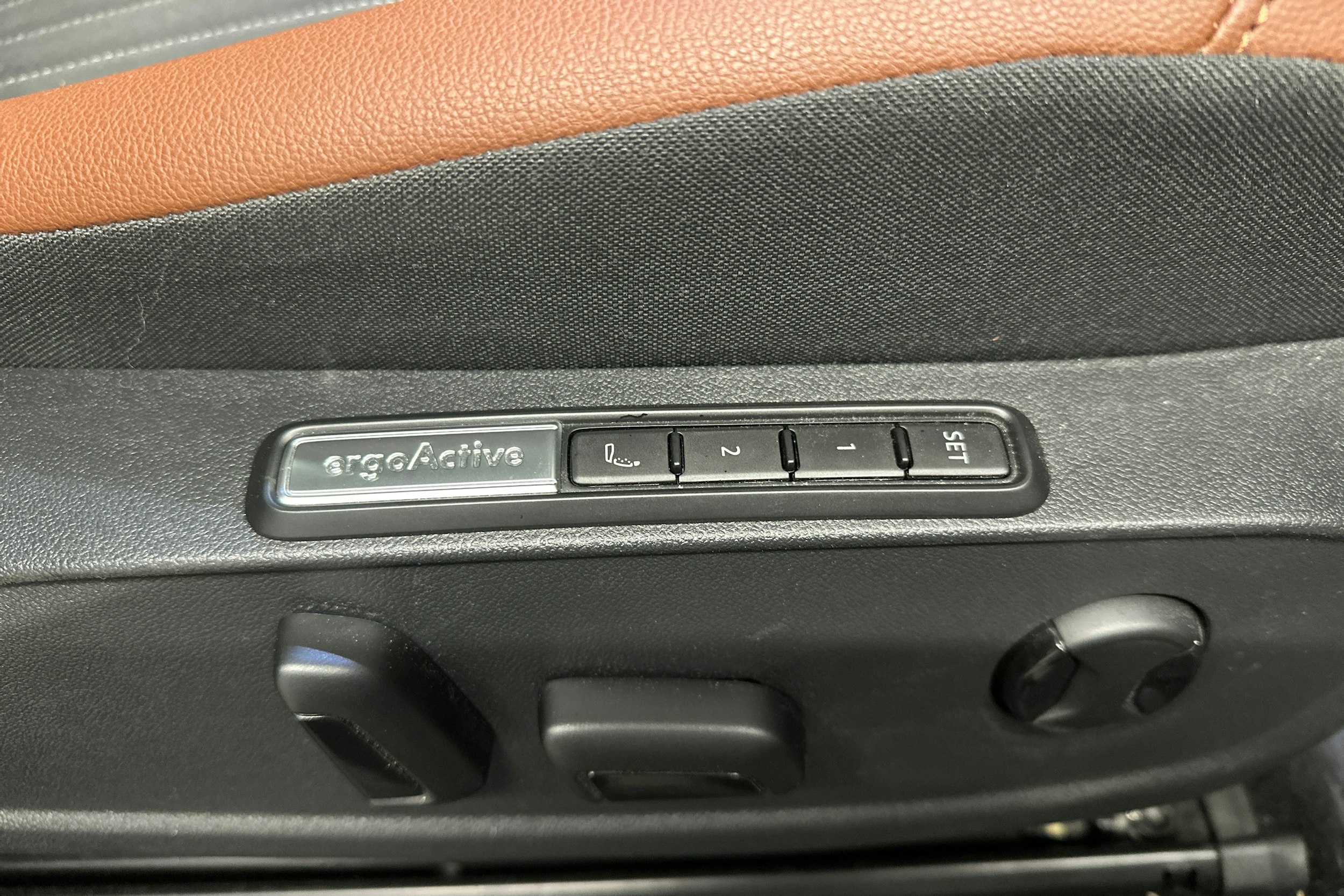 sininen Volkswagen ID.4 2024 kuva 18.