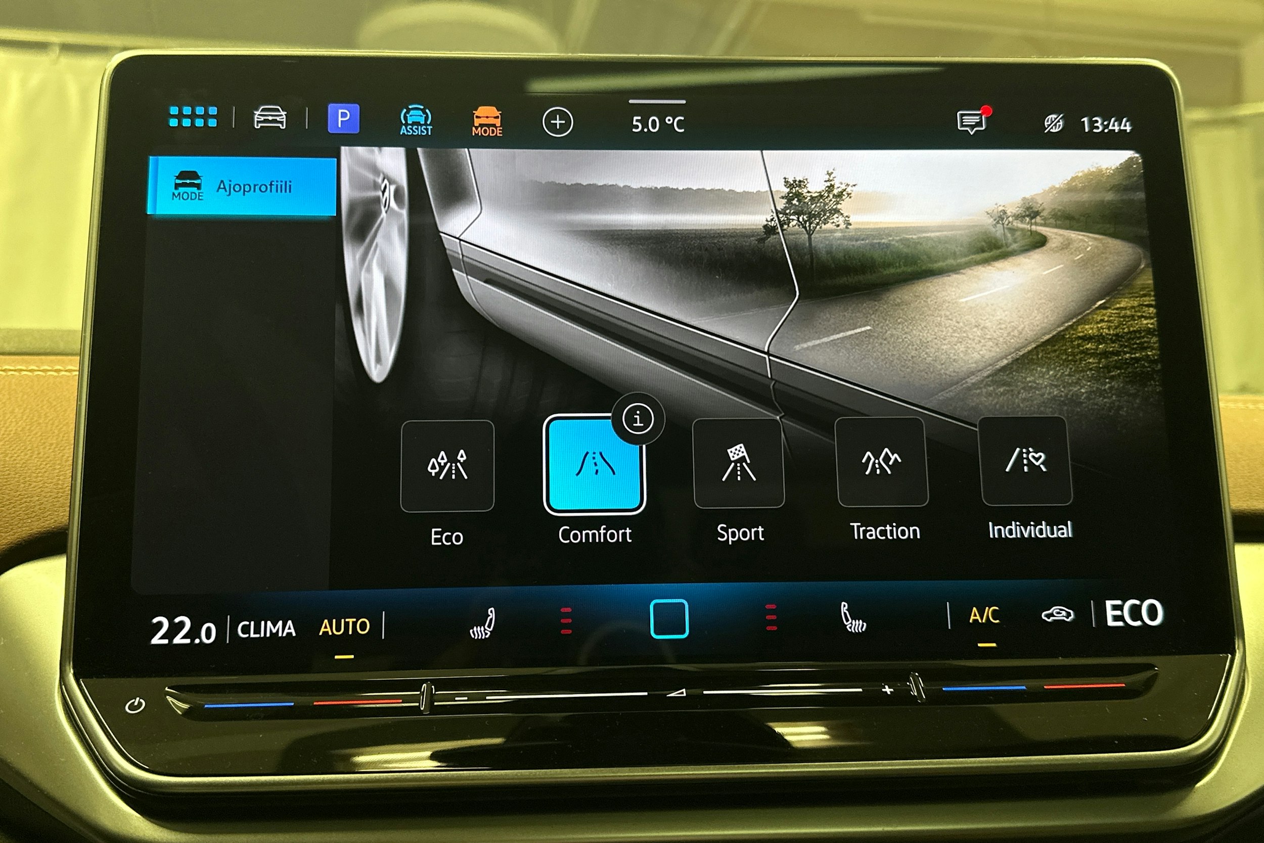 sininen Volkswagen ID.4 2024 kuva 29.