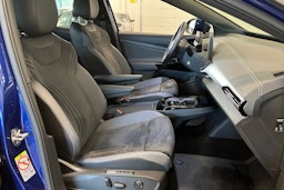 sininen Volkswagen ID.4 2024 kuva 15.