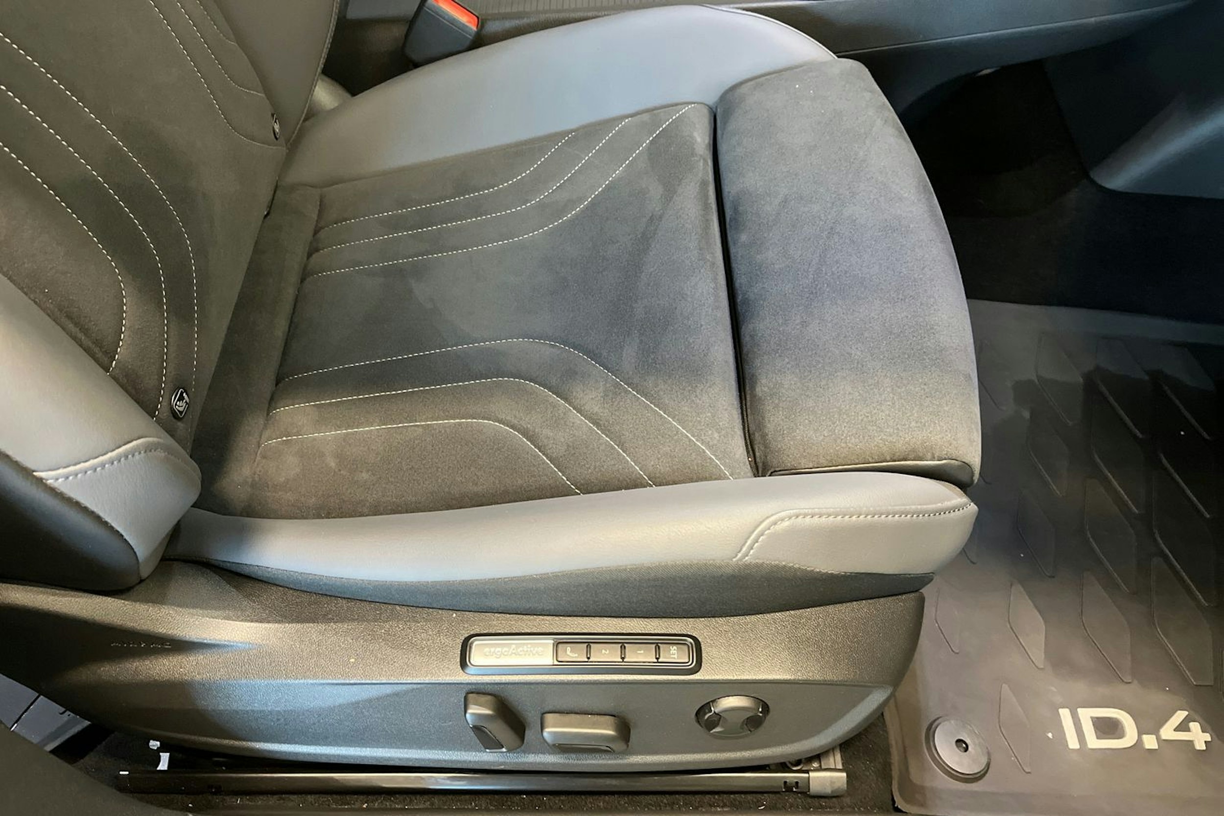 sininen Volkswagen ID.4 2024 kuva 17.