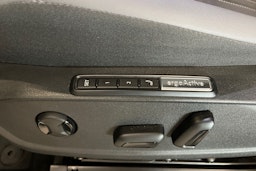 sininen Volkswagen ID.4 2024 kuva 18.