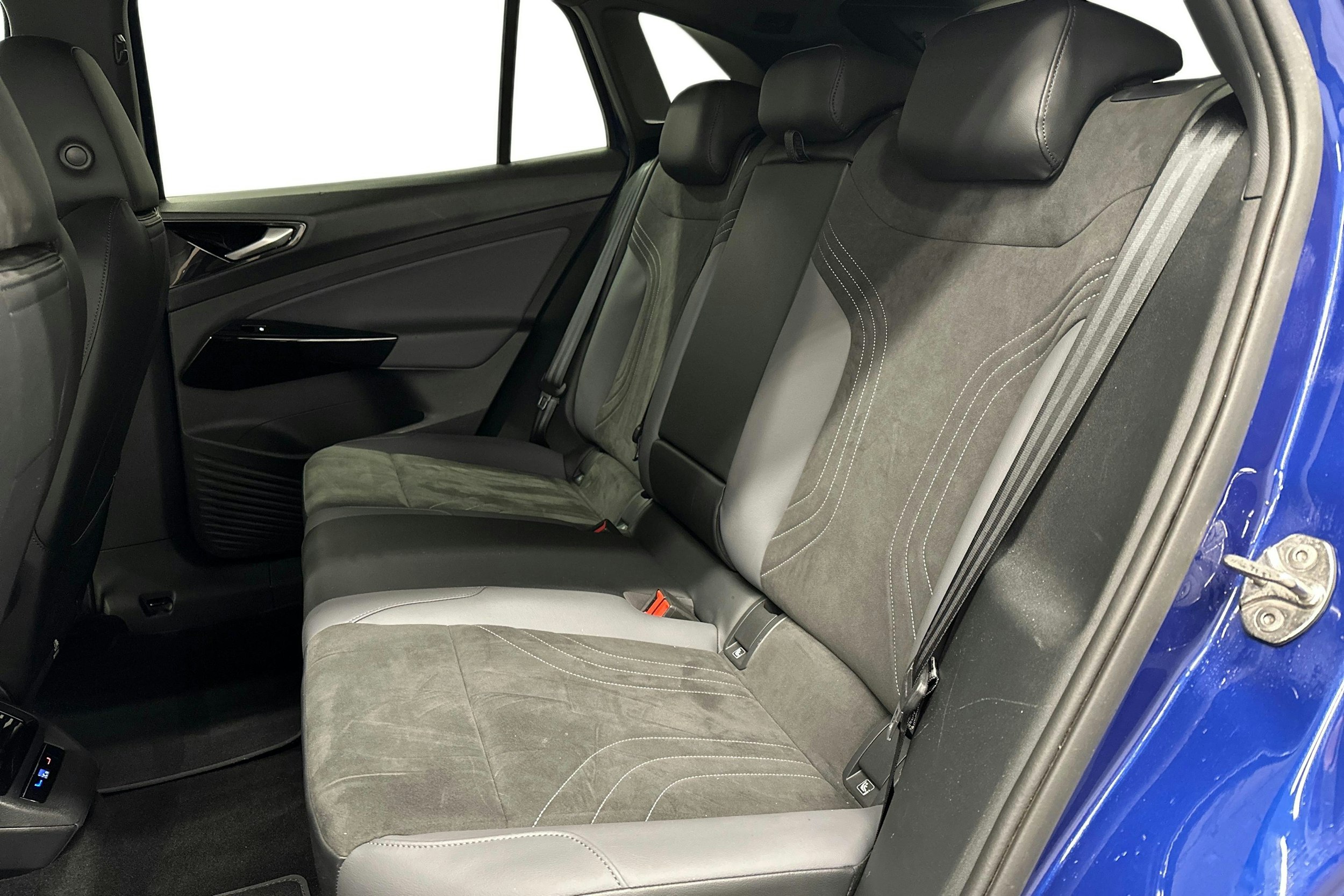 sininen Volkswagen ID.4 2024 kuva 8.