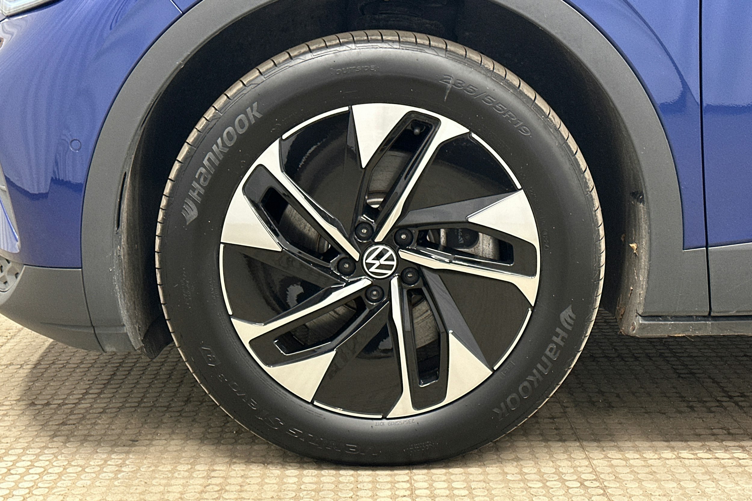 sininen Volkswagen ID.4 2024 kuva 9.