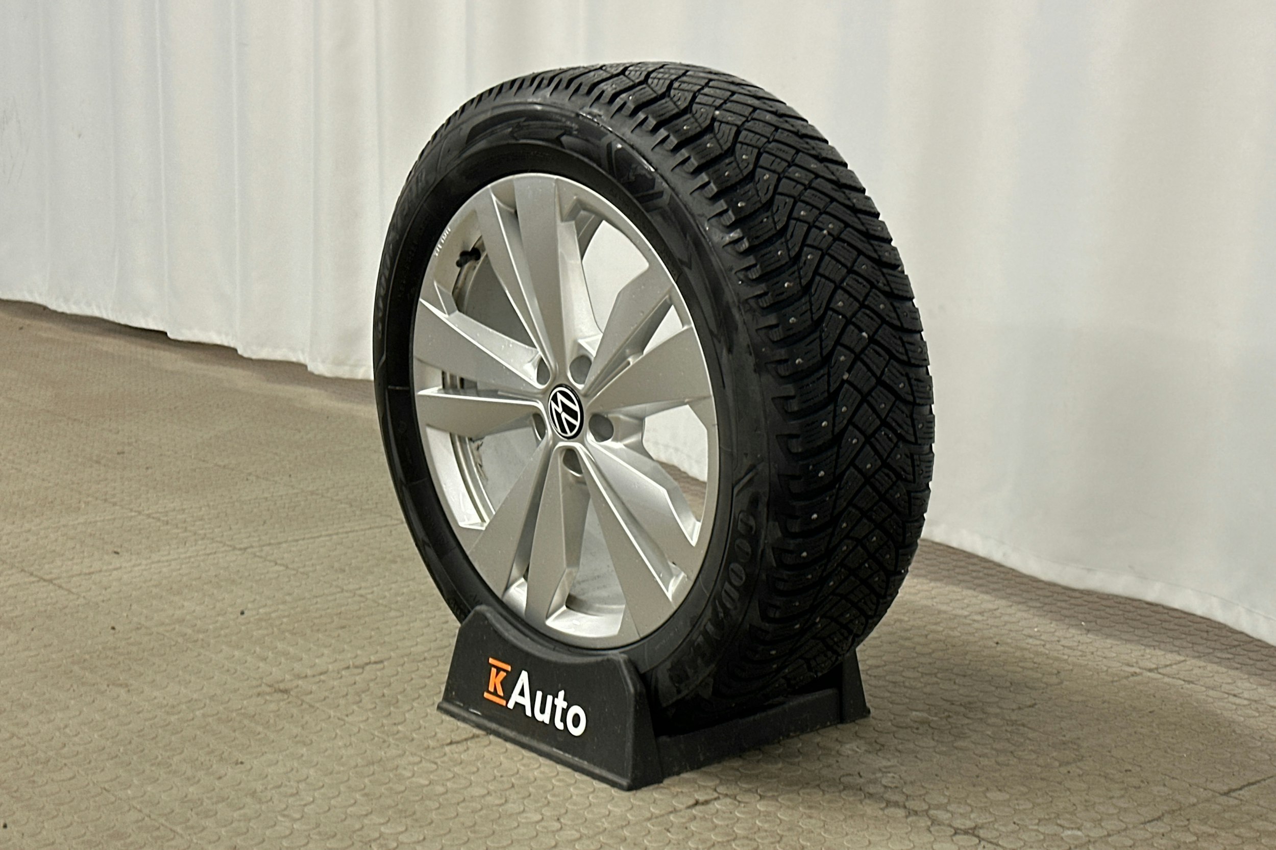 sininen Volkswagen ID.4 2024 kuva 10.