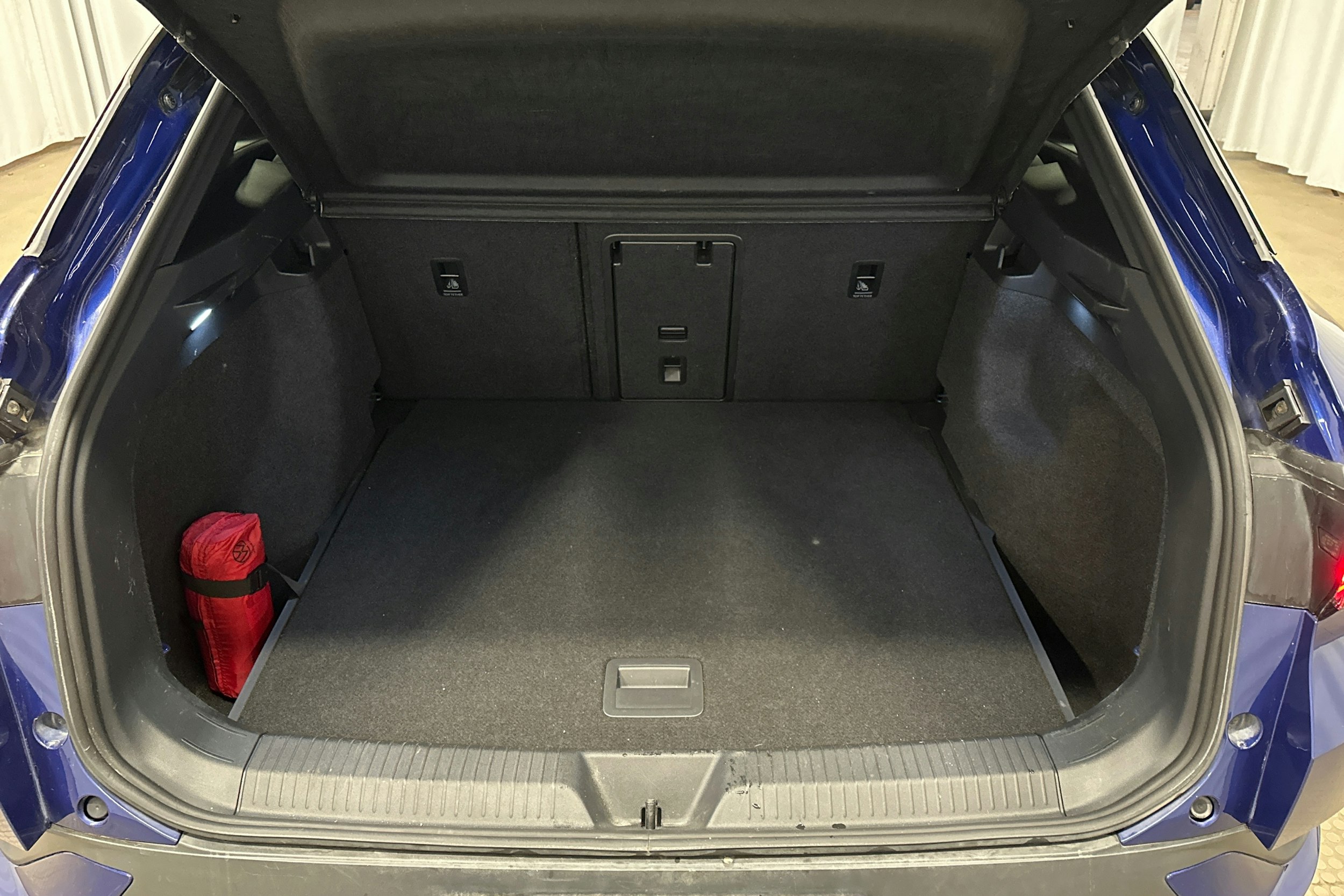 sininen Volkswagen ID.4 2024 kuva 11.