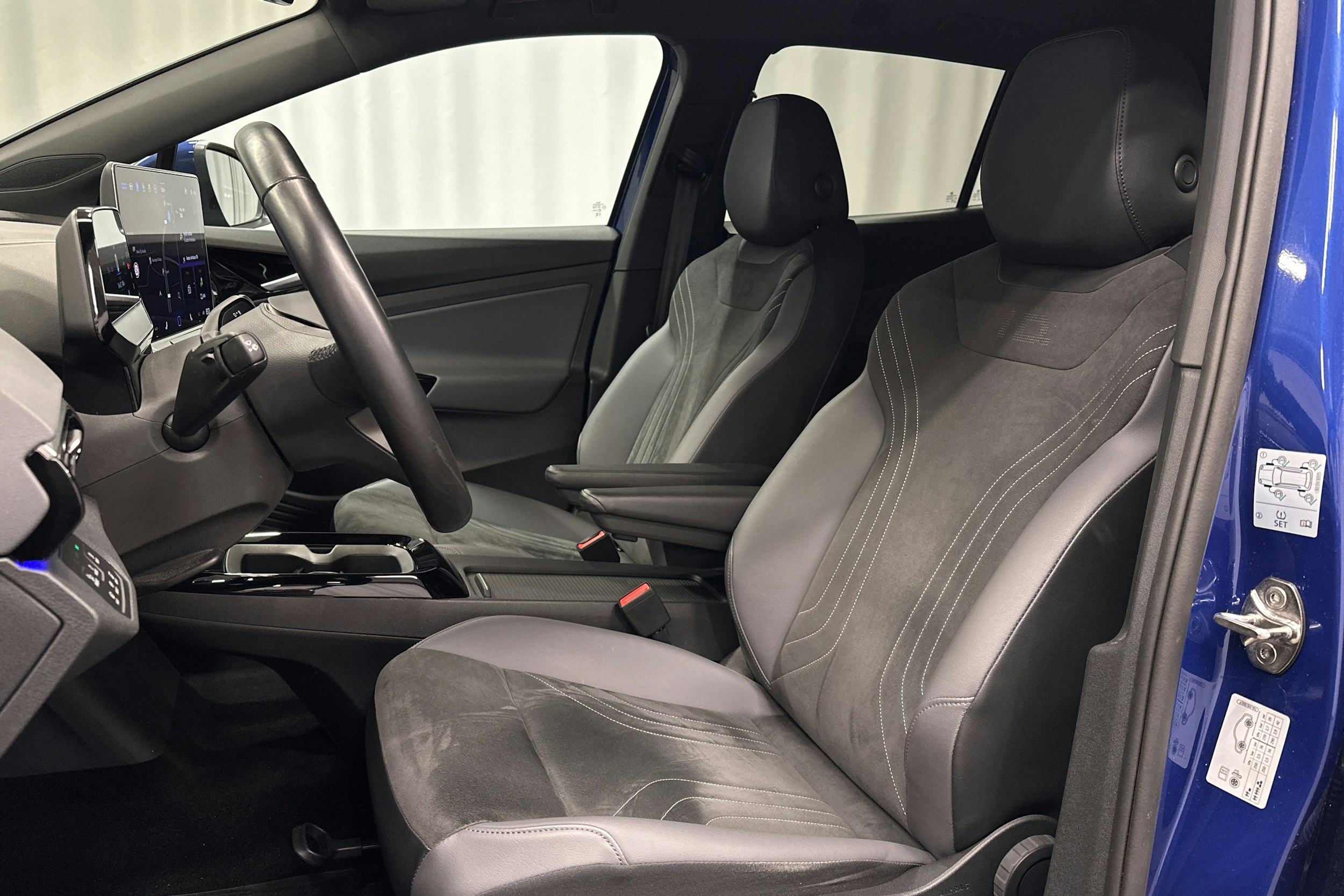 sininen Volkswagen ID.4 2024 kuva 14.