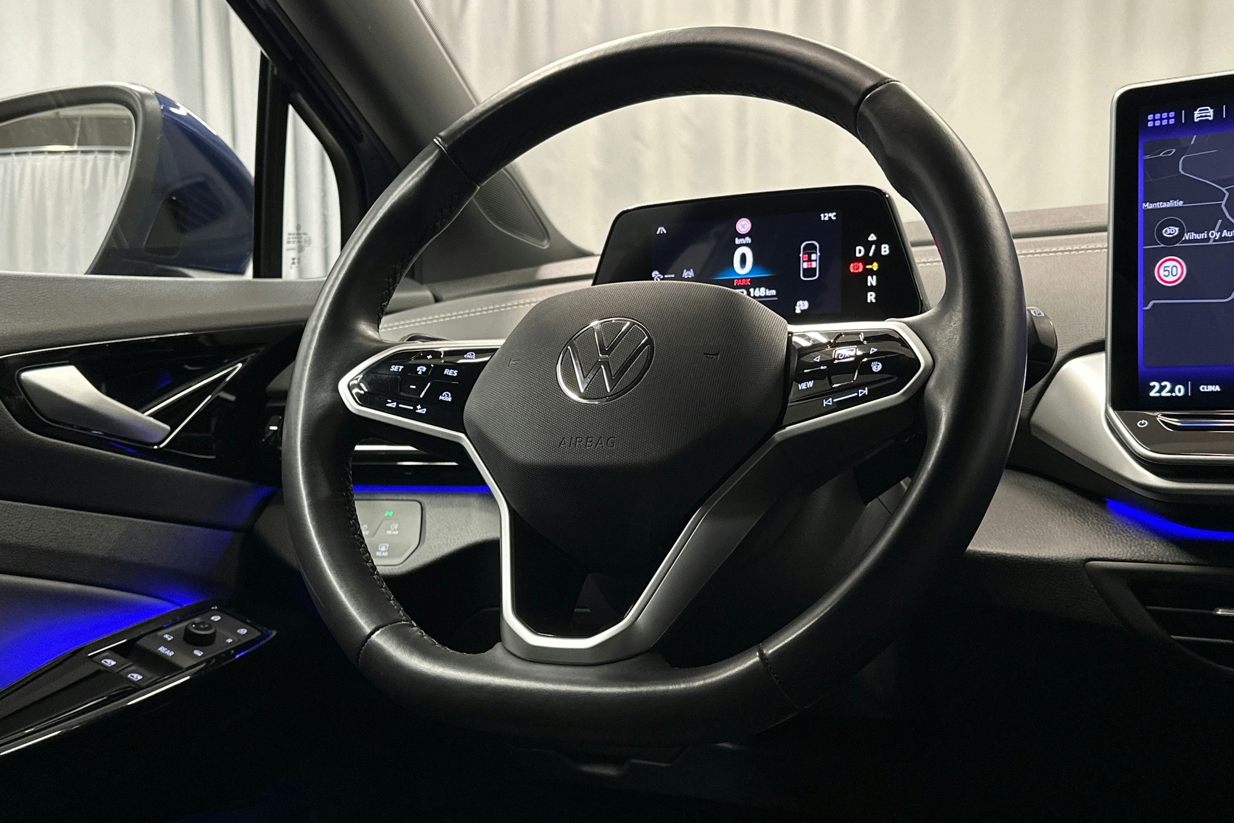 sininen Volkswagen ID.4 2024 kuva 15.