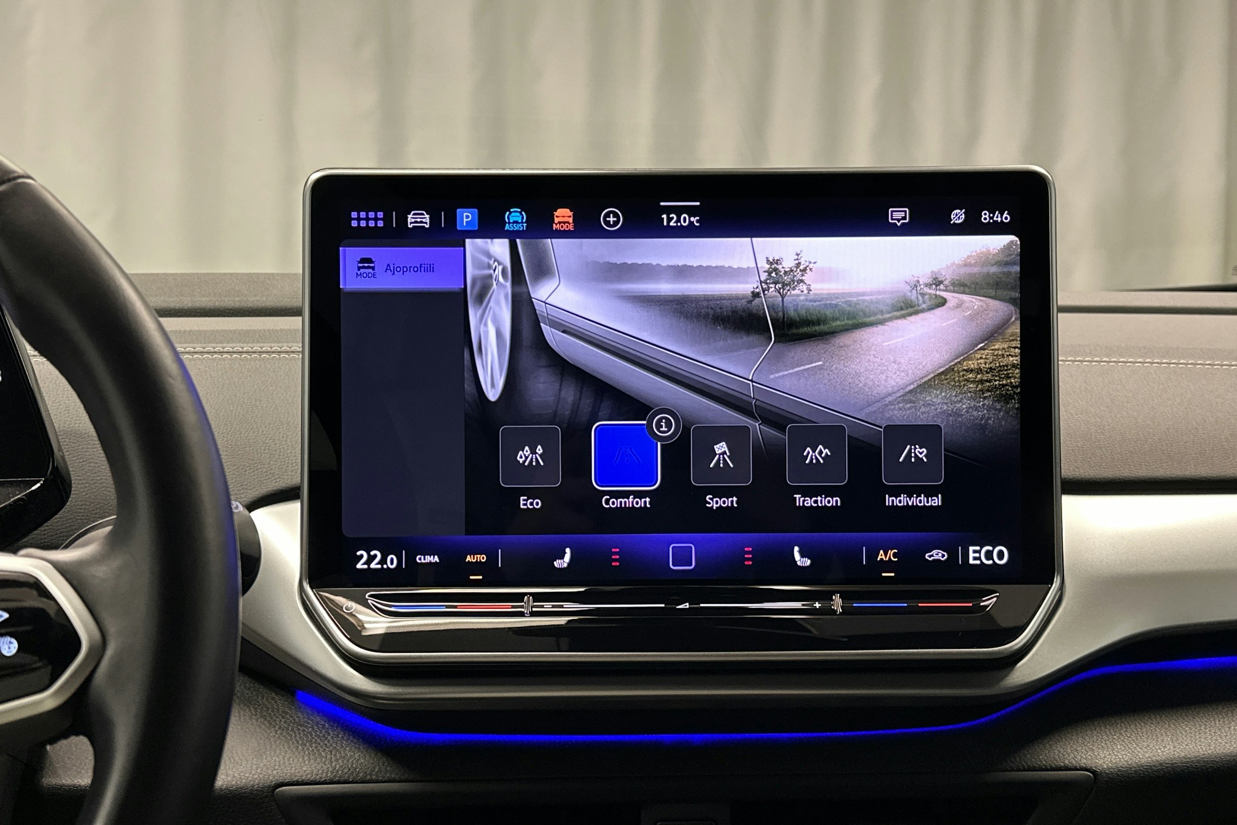 sininen Volkswagen ID.4 2024 kuva 28.