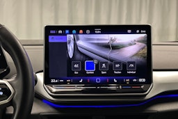 sininen Volkswagen ID.4 2024 kuva 28.