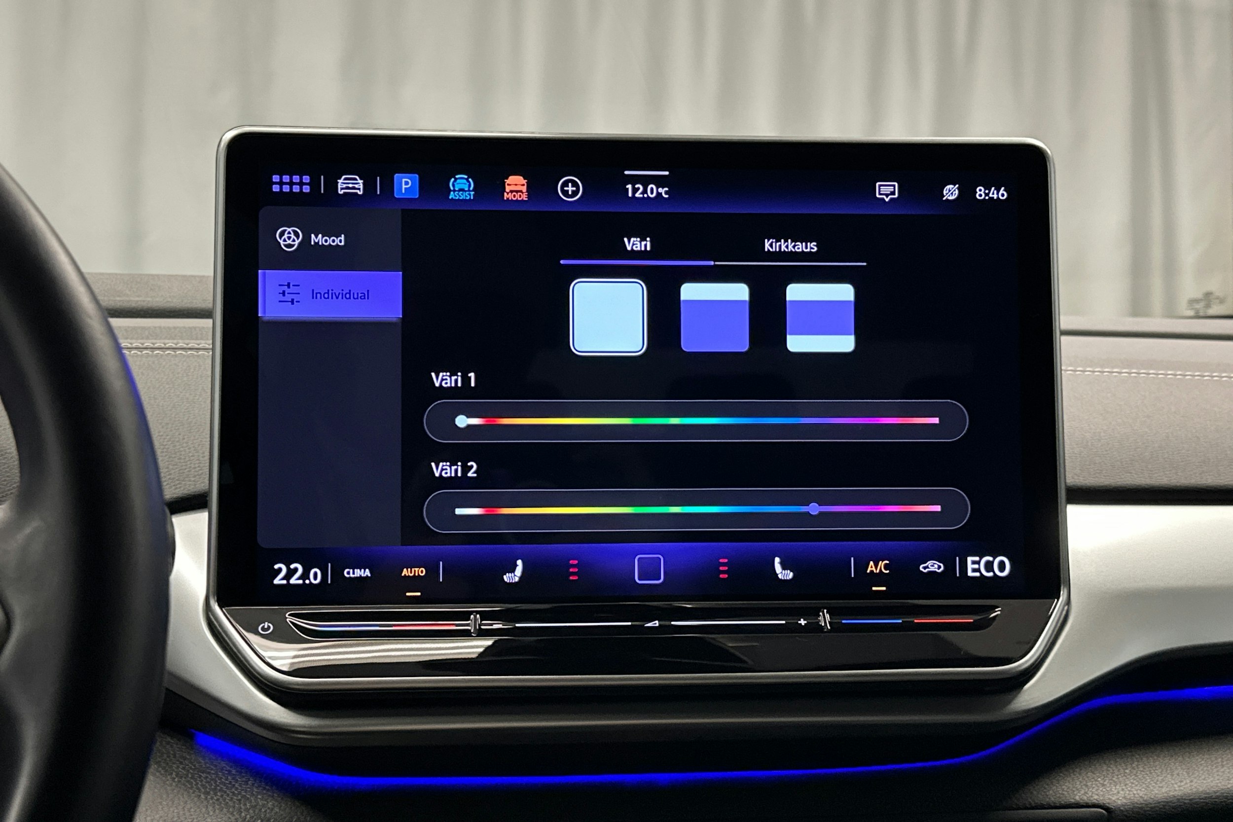 sininen Volkswagen ID.4 2024 kuva 29.