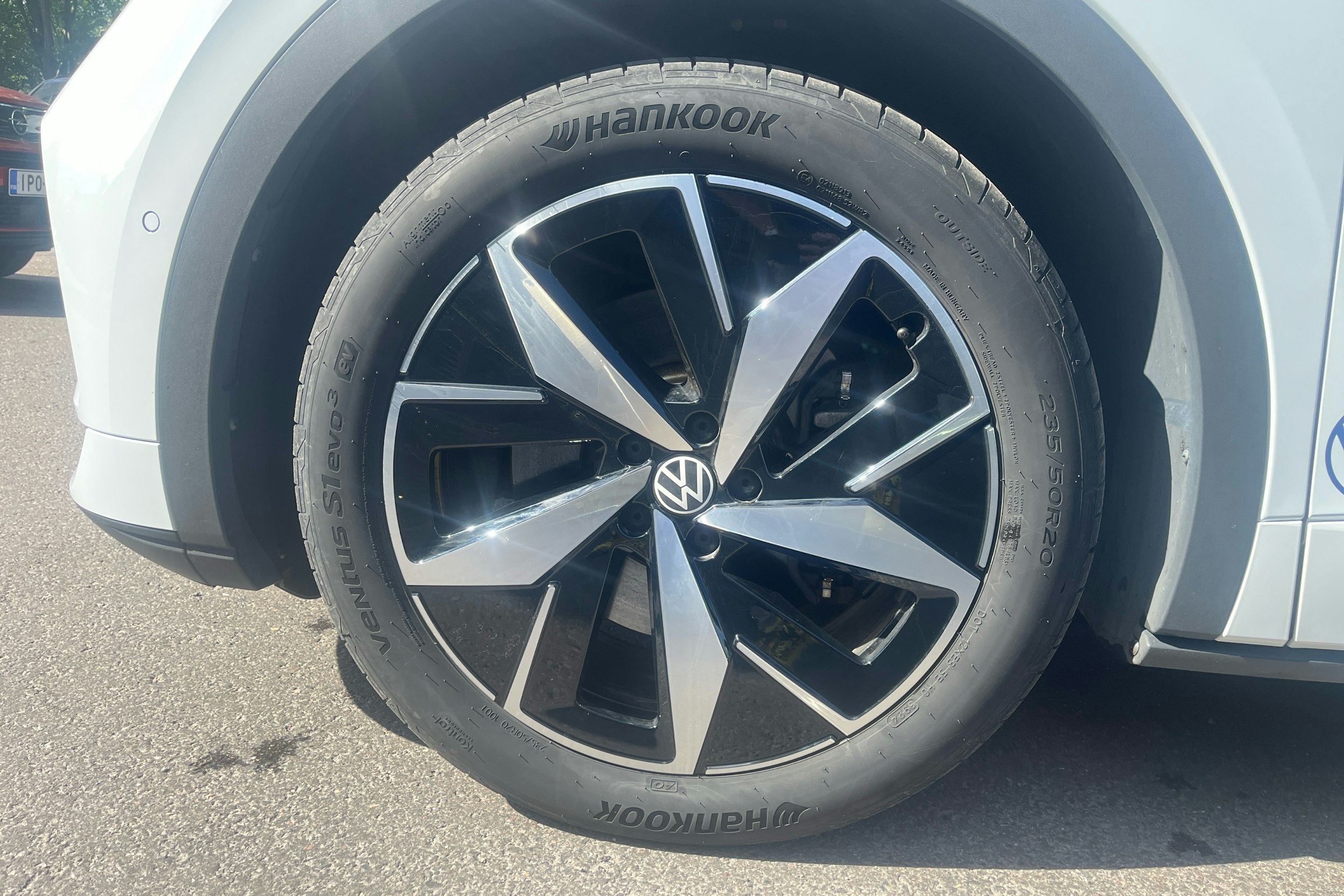 valkoinen Volkswagen ID.4 2024 kuva 9.
