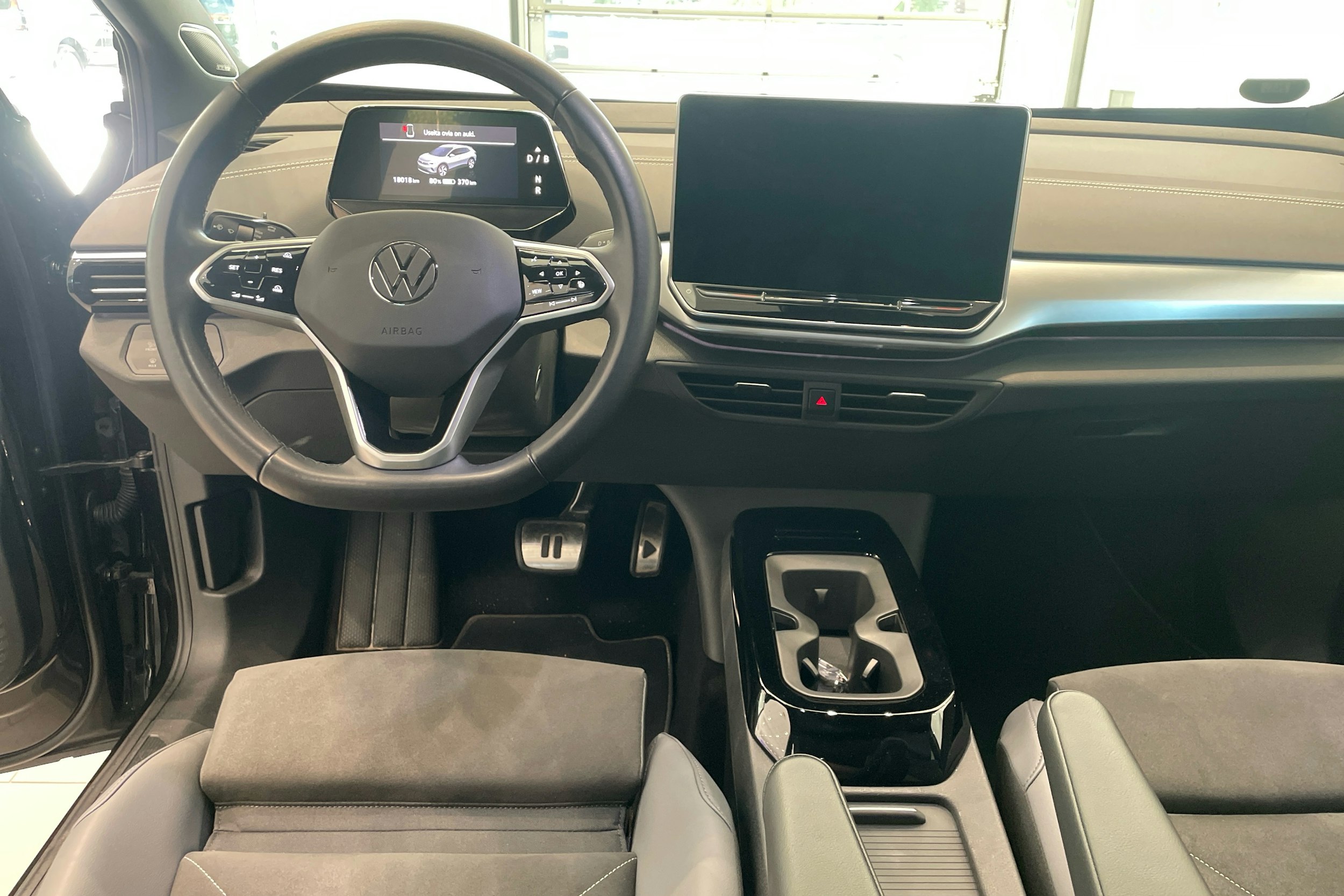 musta Volkswagen ID.4 2024 kuva 7.
