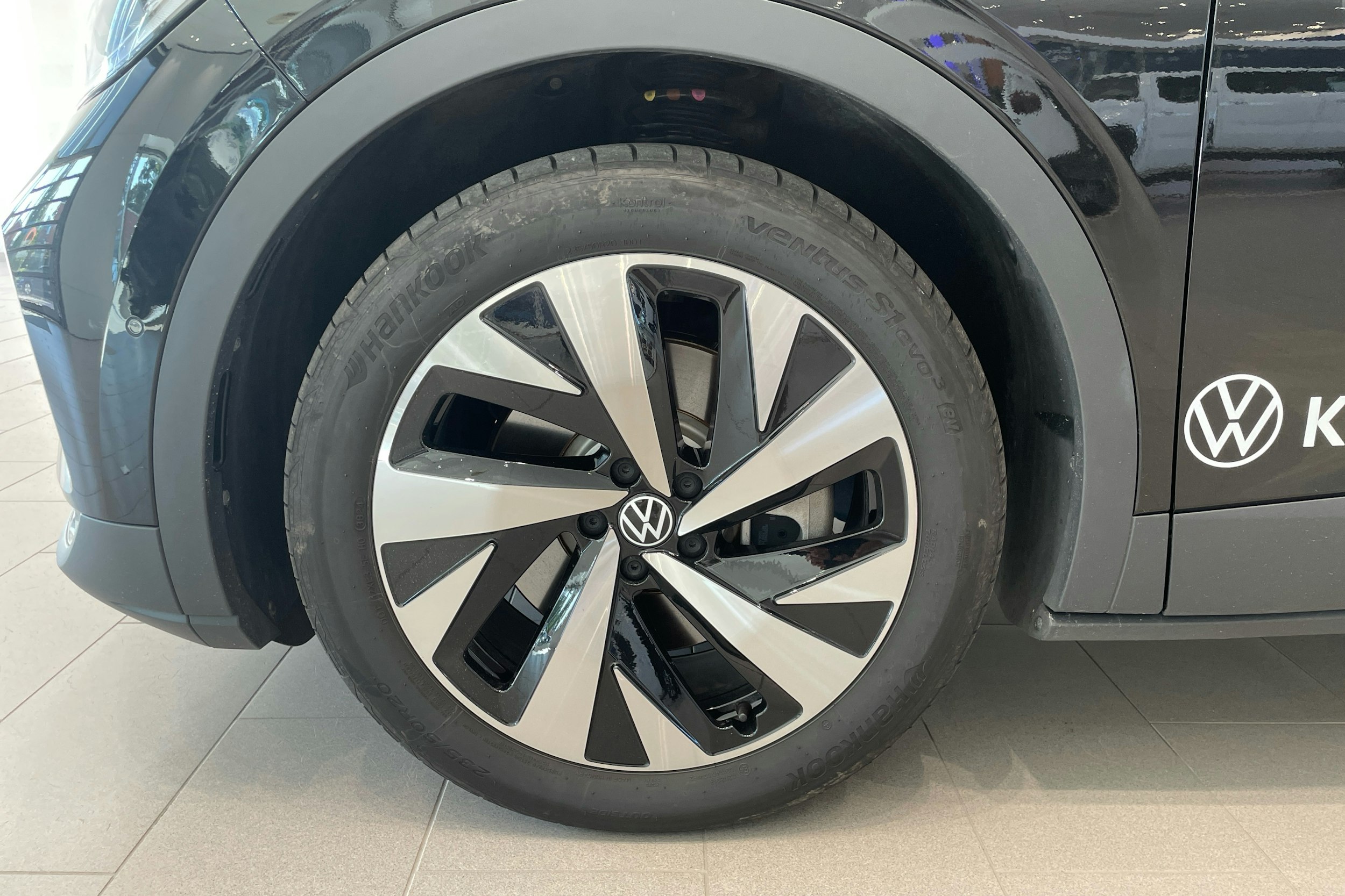 musta Volkswagen ID.4 2024 kuva 9.