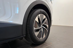 Valkoinen Volkswagen ID.4 2024 kuva 13.