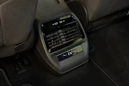 Valkoinen Volkswagen ID.4 2024 kuva 19.