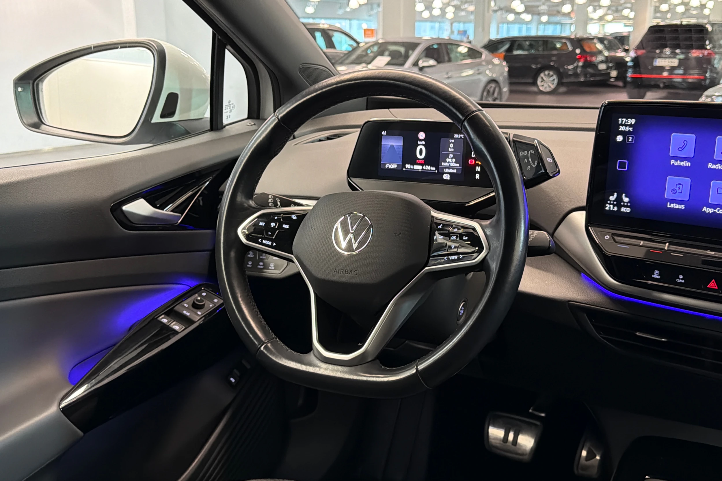 Valkoinen Volkswagen ID.4 2024 kuva 20.