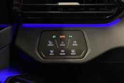 Valkoinen Volkswagen ID.4 2024 kuva 24.