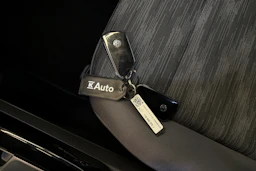 Valkoinen Volkswagen ID.4 2024 kuva 38.