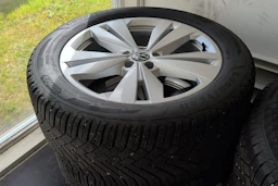 harmaa Volkswagen ID.4 2024 kuva 10.
