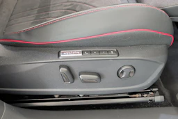 harmaa Volkswagen ID.4 2024 kuva 17.