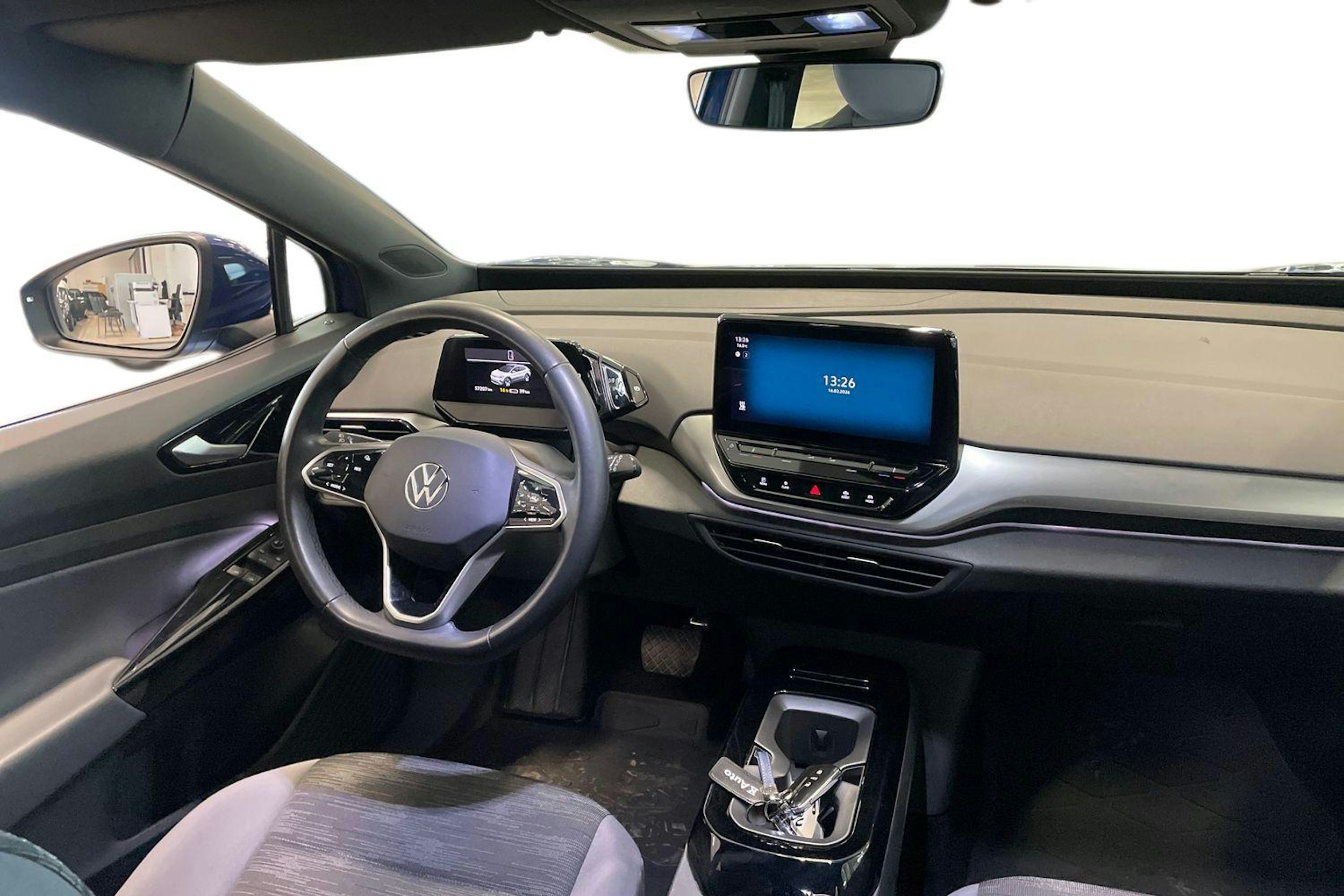 sininen Volkswagen ID.4 2024 kuva 9.