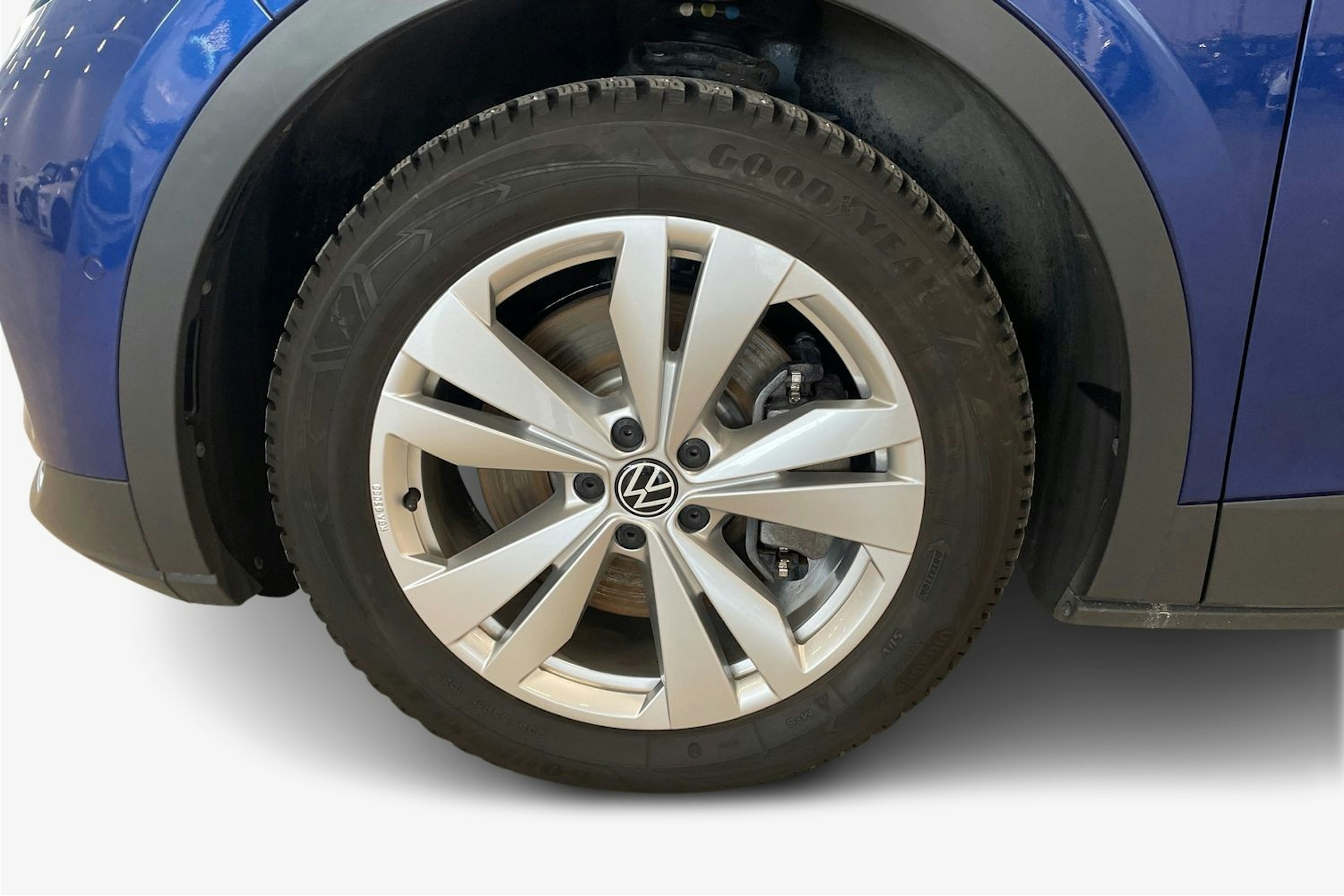 sininen Volkswagen ID.4 2024 kuva 11.