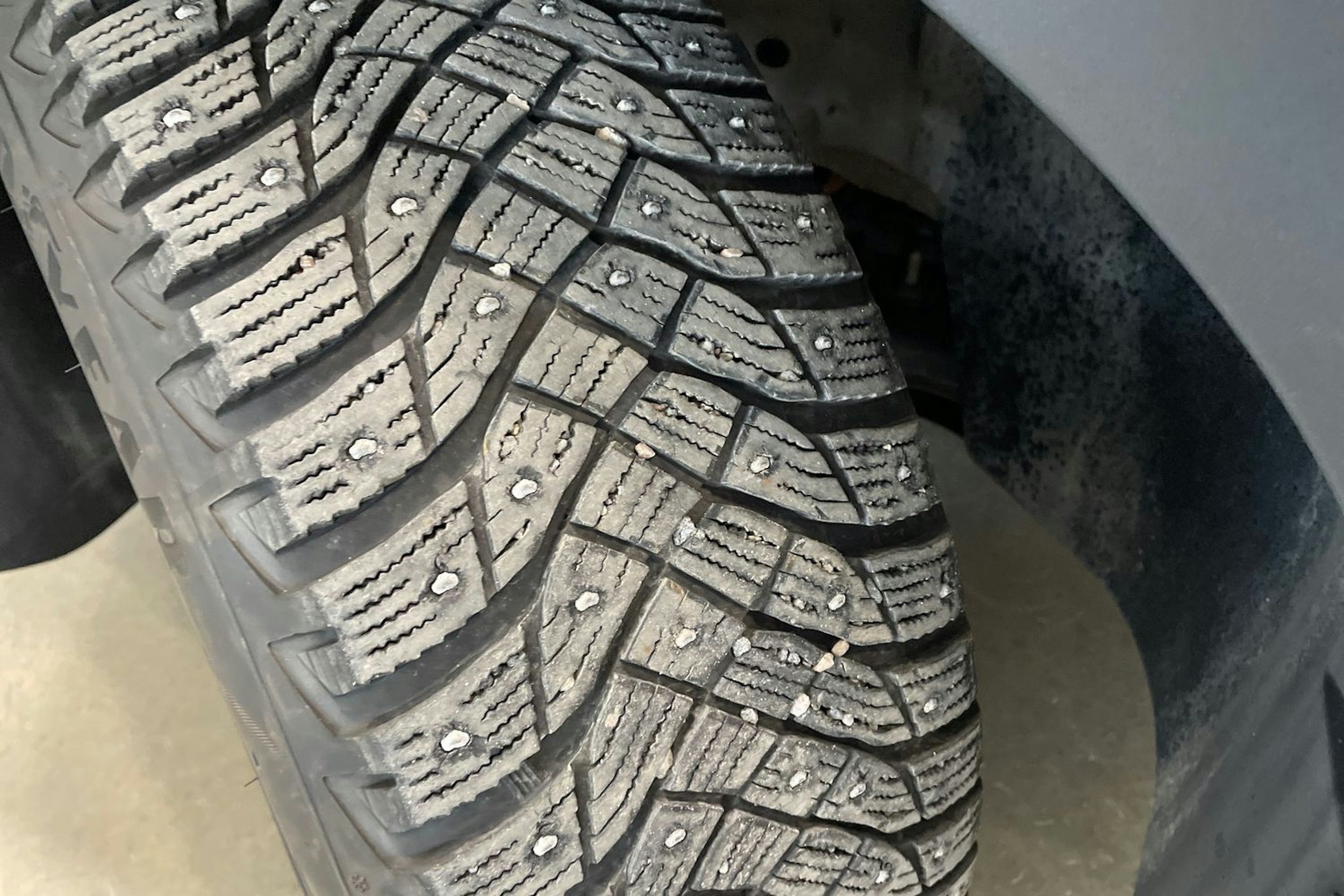 sininen Volkswagen ID.4 2024 kuva 13.