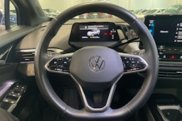 sininen Volkswagen ID.4 2024 kuva 15.