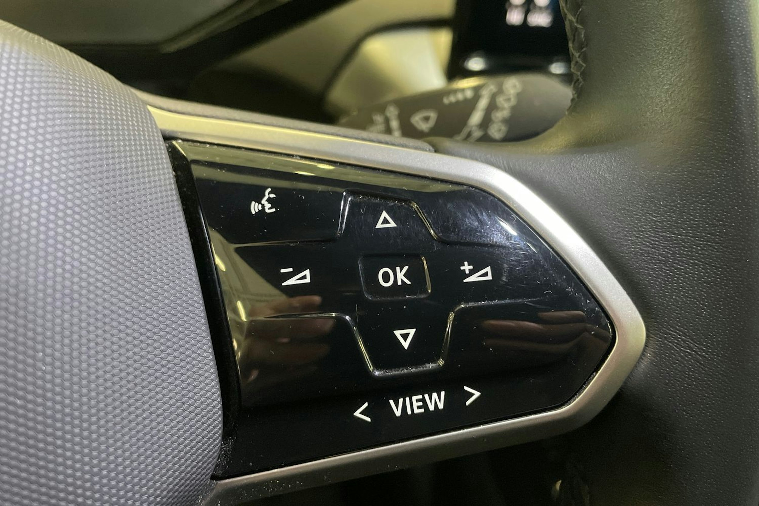 sininen Volkswagen ID.4 2024 kuva 16.