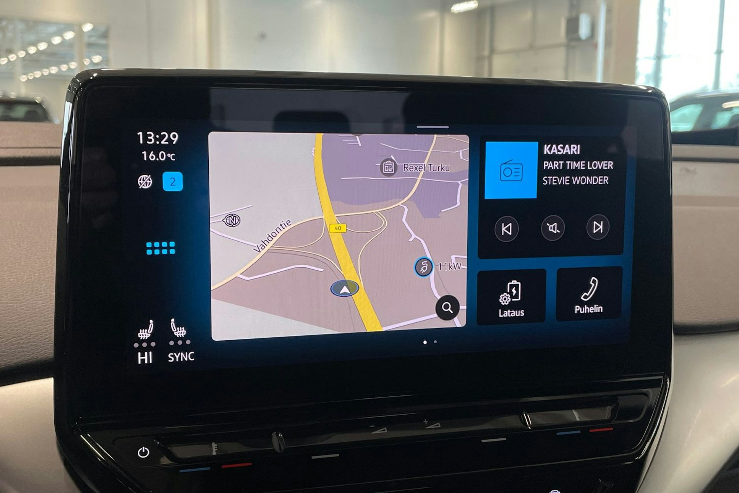 sininen Volkswagen ID.4 2024 kuva 21.