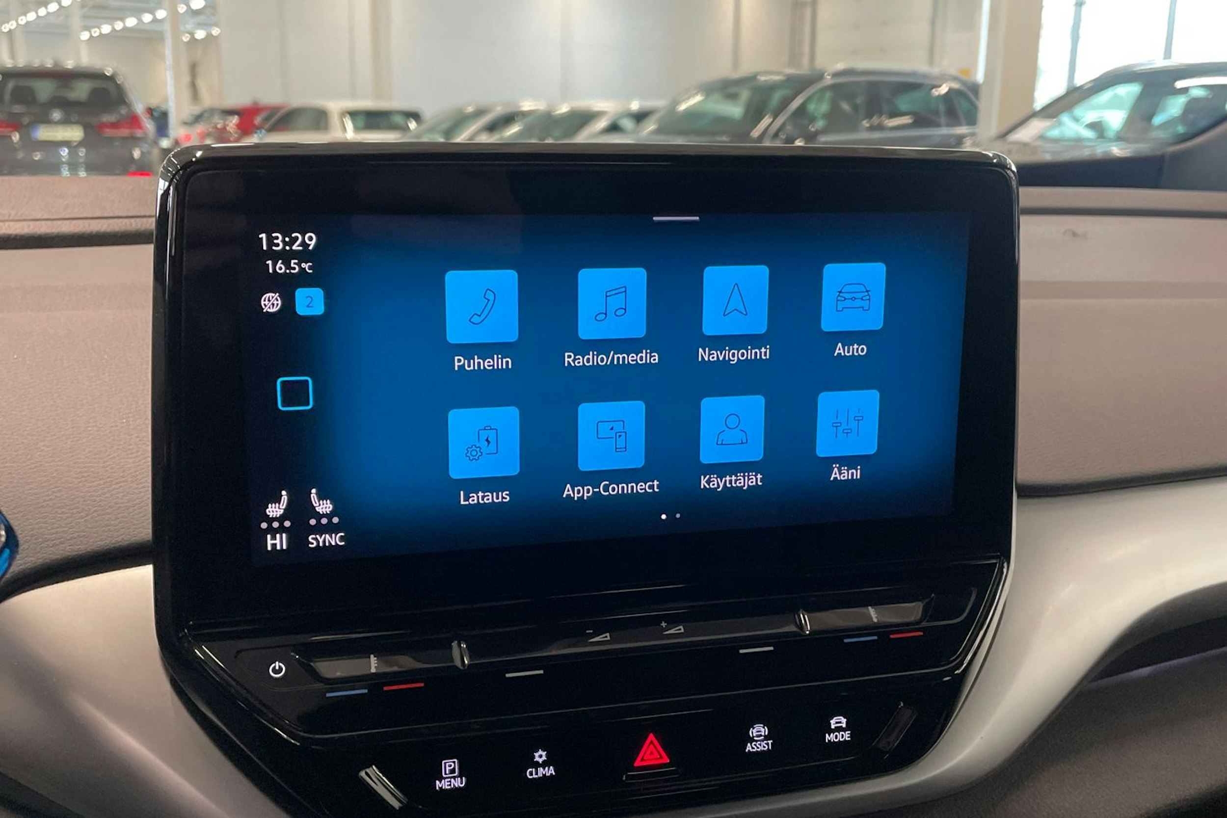 sininen Volkswagen ID.4 2024 kuva 23.