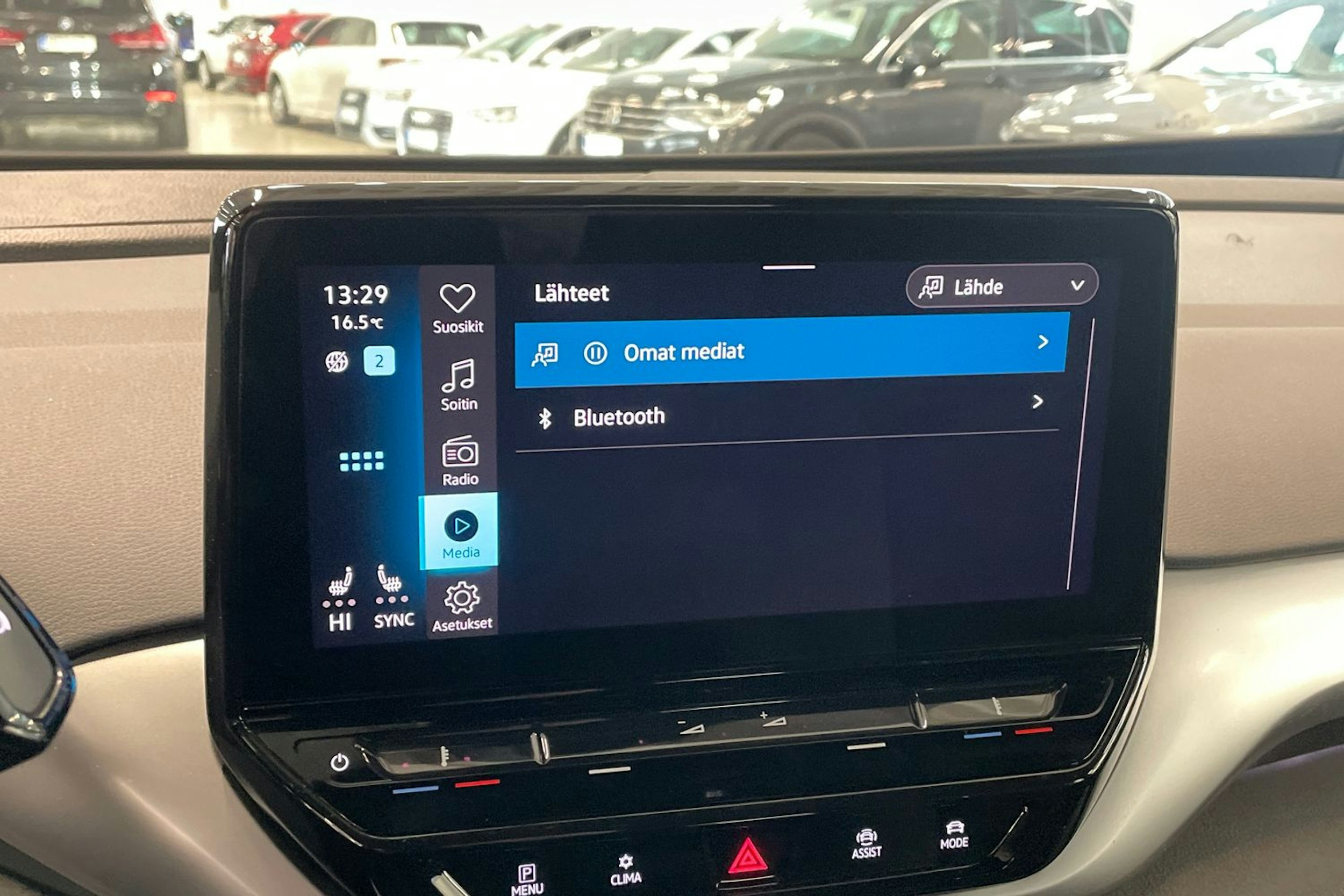 sininen Volkswagen ID.4 2024 kuva 26.