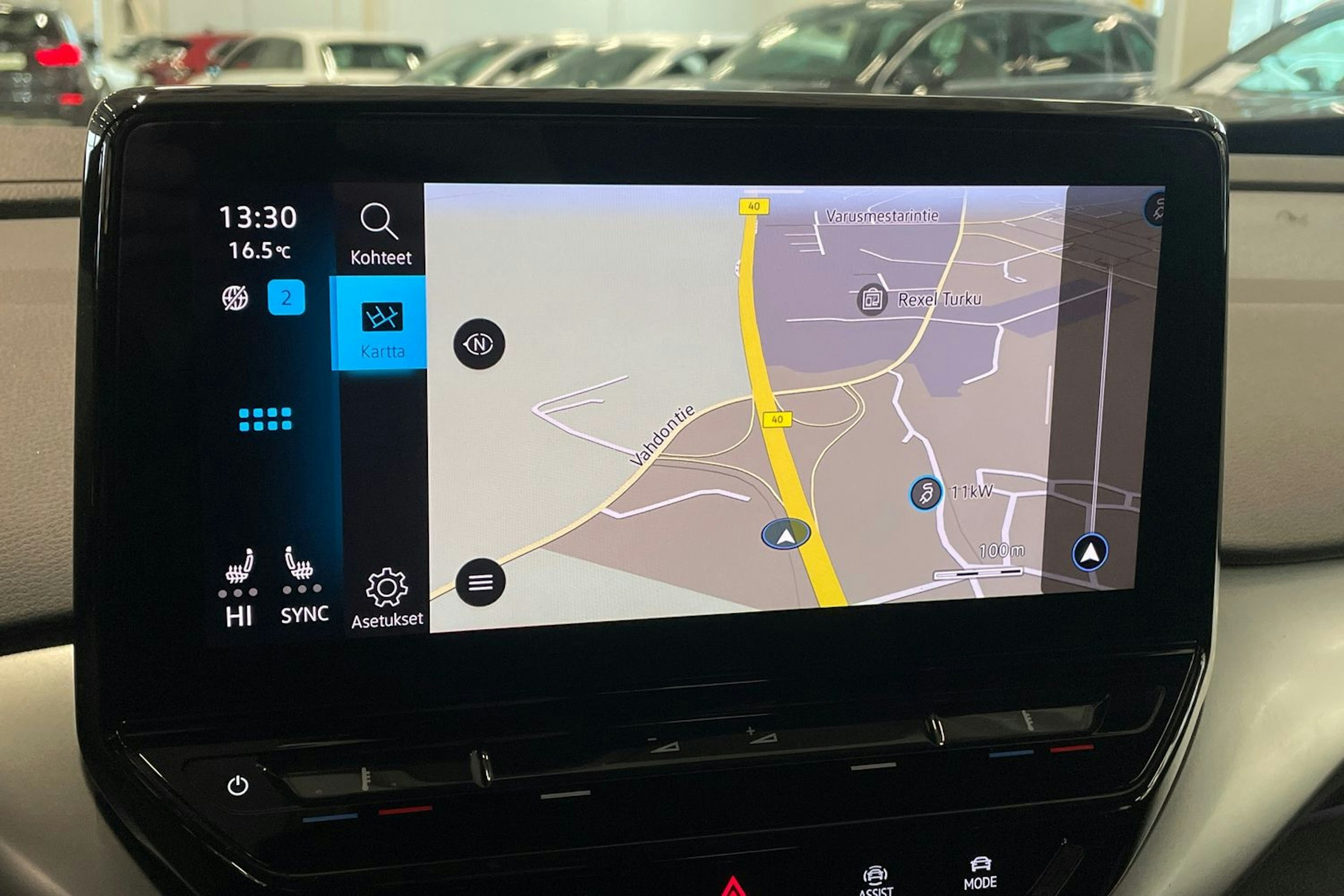 sininen Volkswagen ID.4 2024 kuva 27.