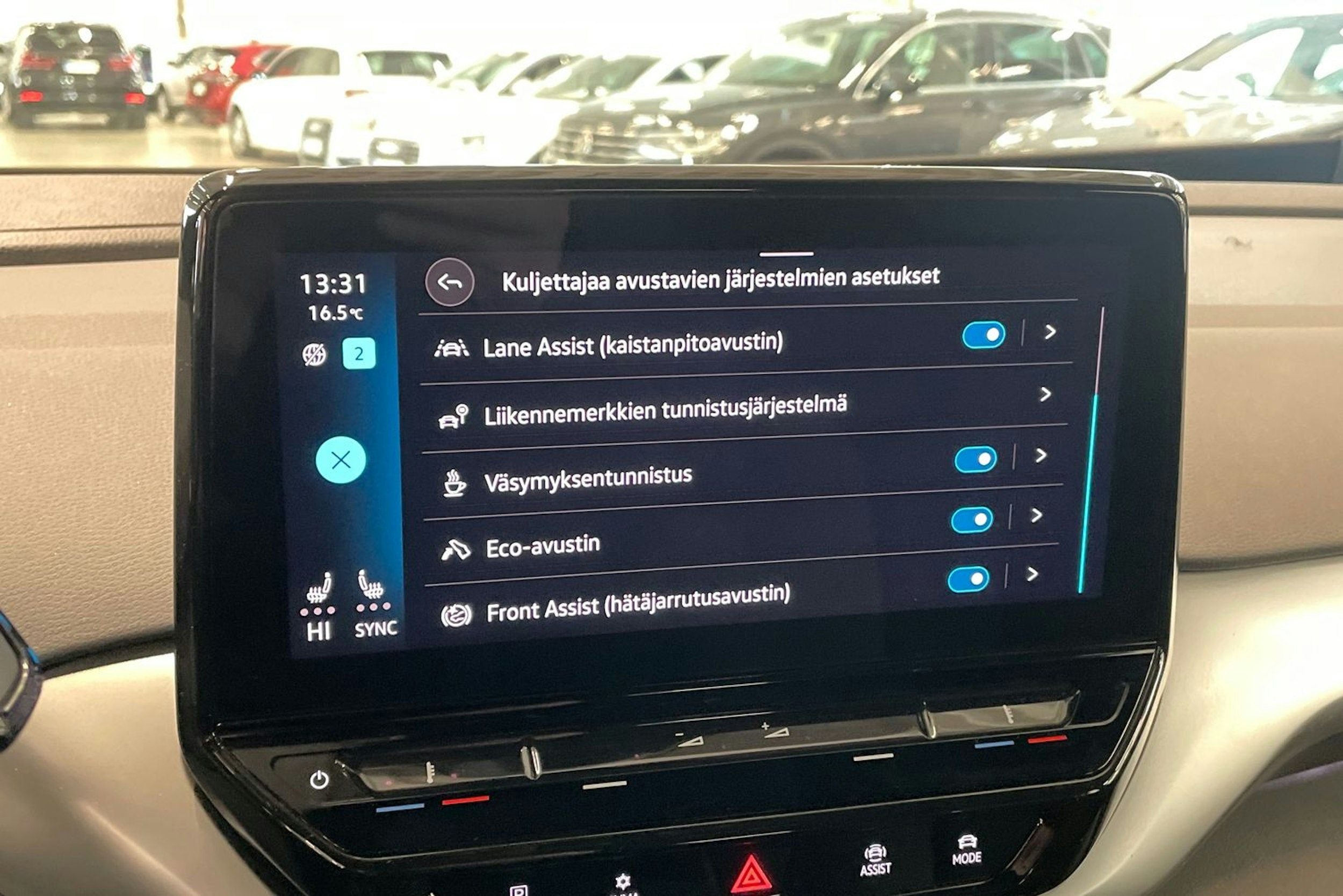 sininen Volkswagen ID.4 2024 kuva 32.