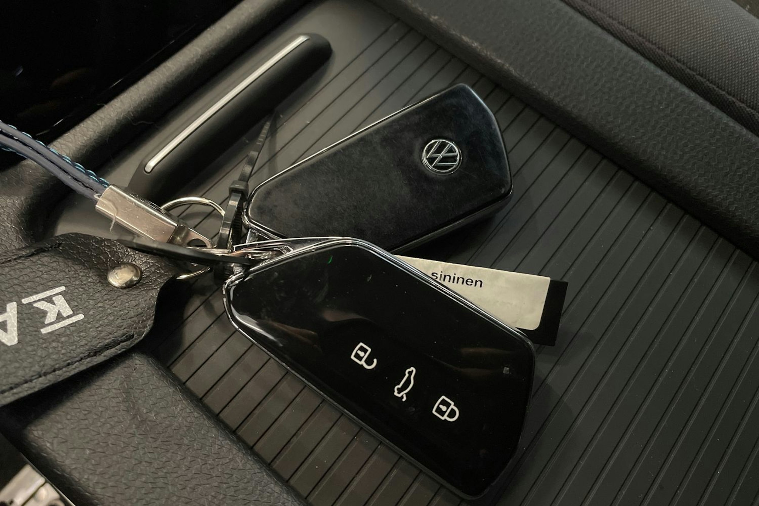 sininen Volkswagen ID.4 2024 kuva 33.