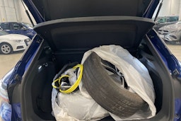 sininen Volkswagen ID.4 2024 kuva 36.