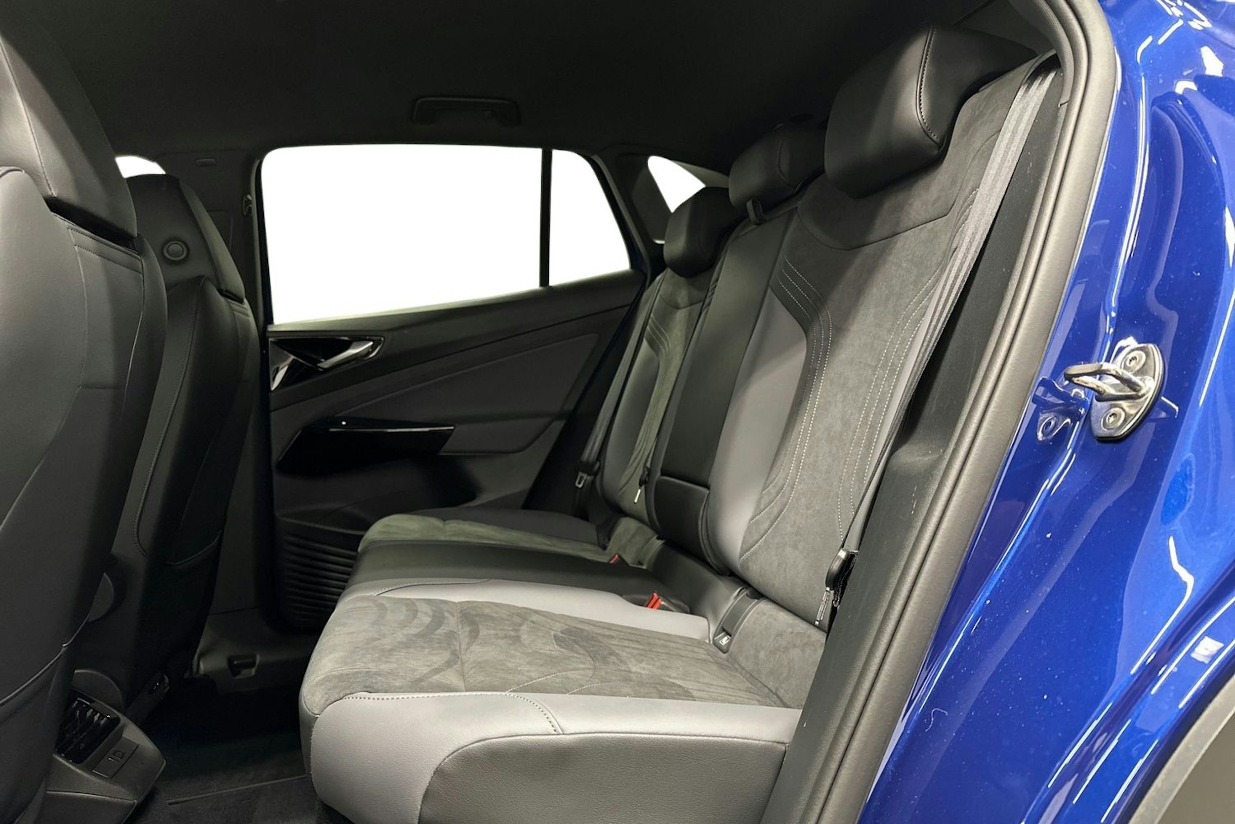 sininen Volkswagen ID.4 2024 kuva 10.