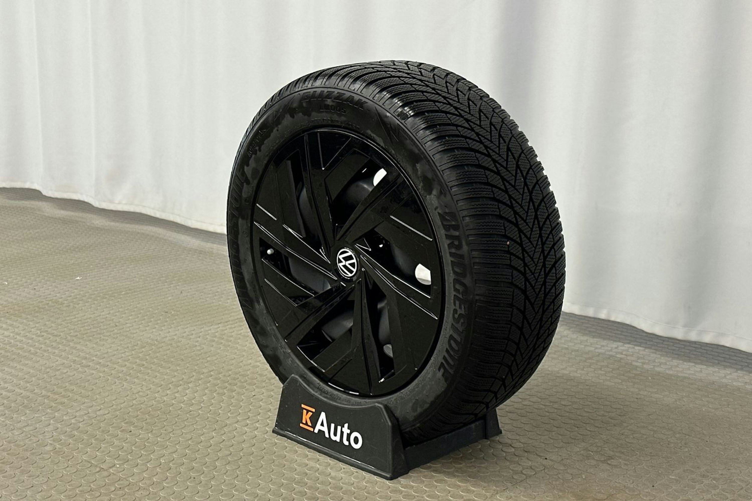 sininen Volkswagen ID.4 2024 kuva 13.