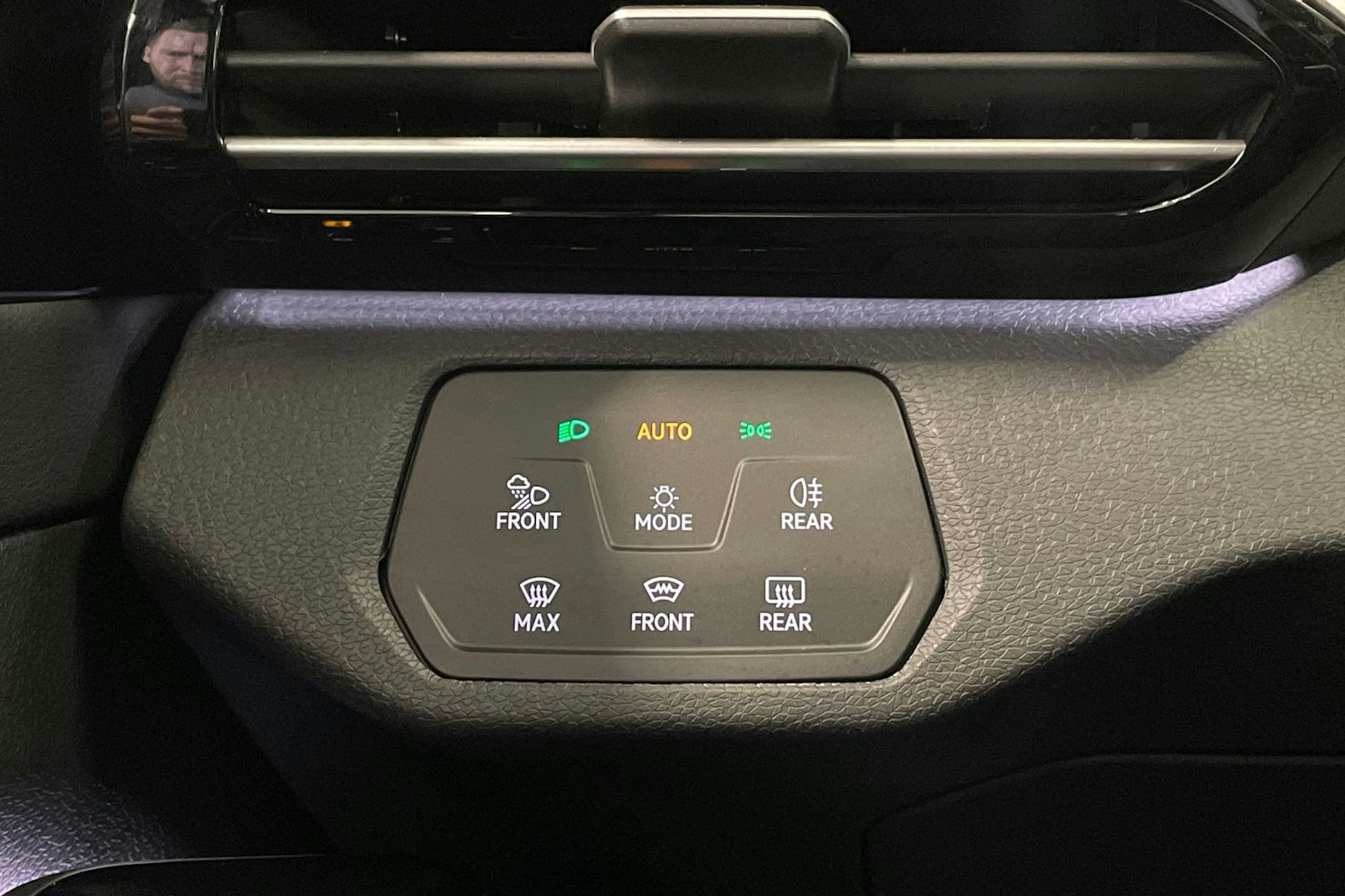valkoinen Volkswagen ID.4 2024 kuva 20.