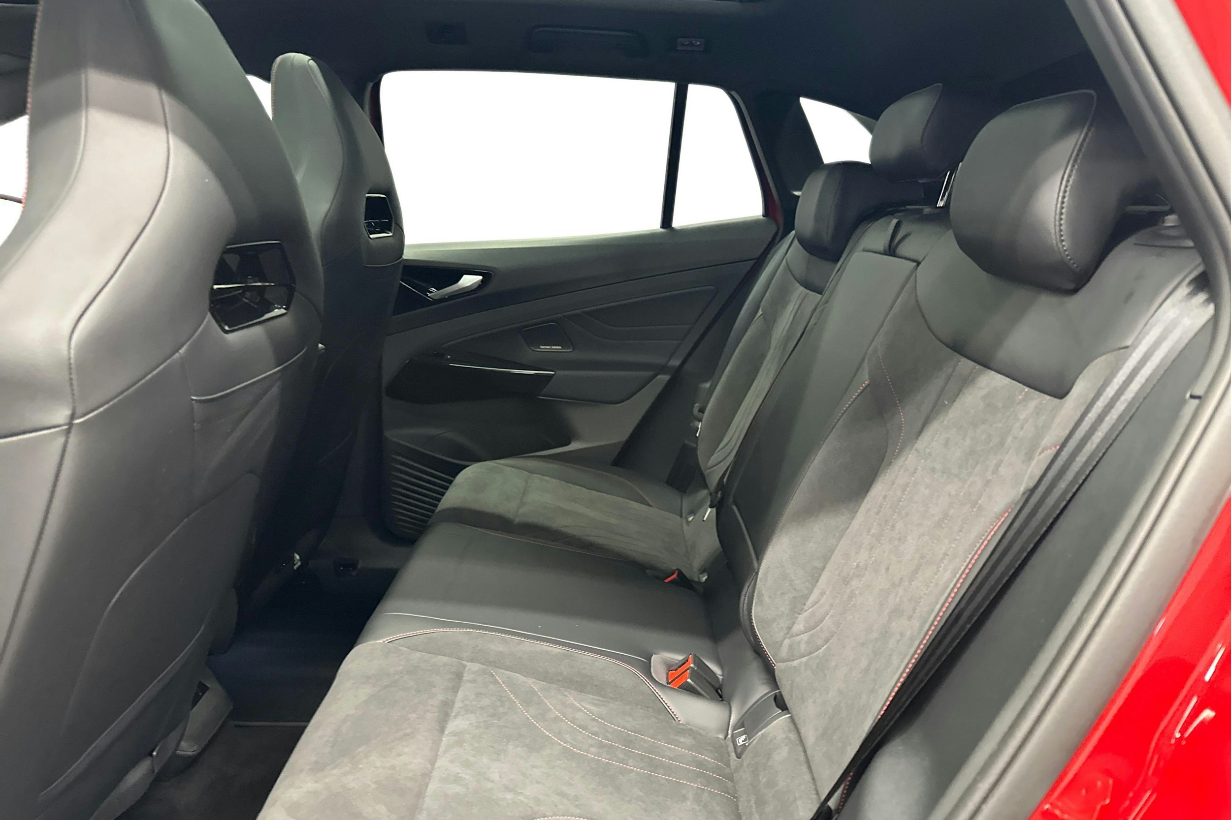 punainen Volkswagen ID.4 2024 kuva 10.