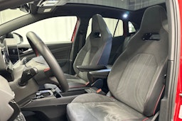 punainen Volkswagen ID.4 2024 kuva 28.